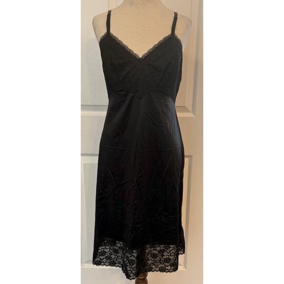 VTG Black Slip Dress Sz 34 Vanity Fair Lace Fairygrunge Whimsygoth Nightgown EUC - Picture 1 of 14